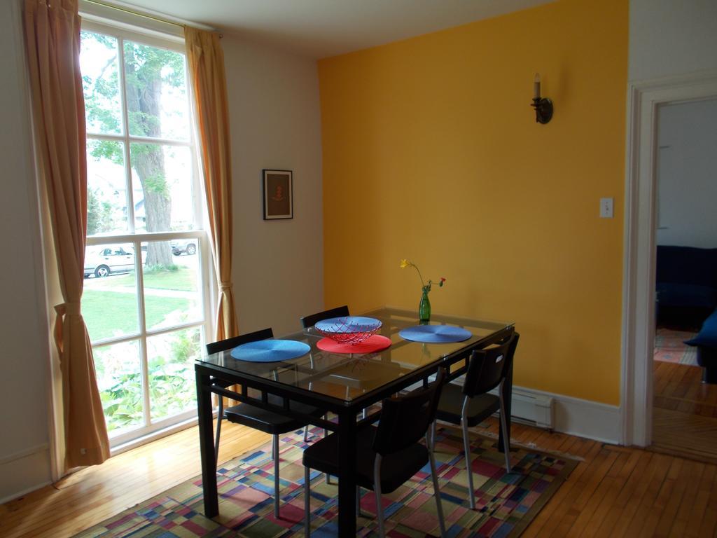Absolute 1000 Islands Monthly Suites Gananoque Chambre photo