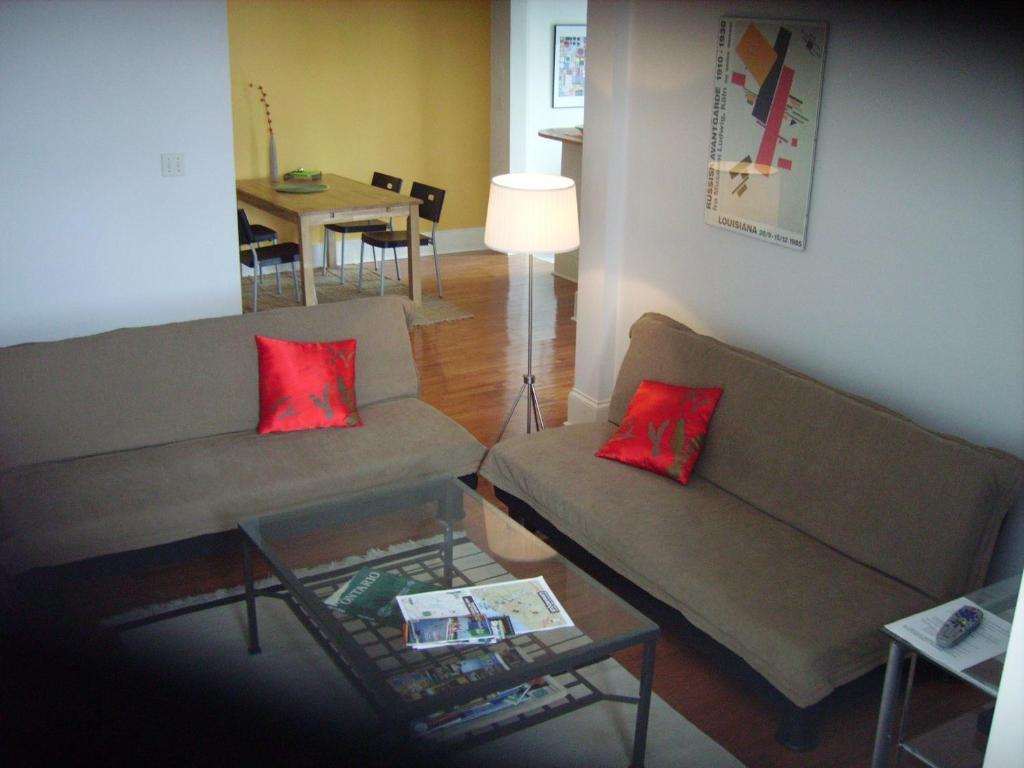 Absolute 1000 Islands Monthly Suites Gananoque Chambre photo
