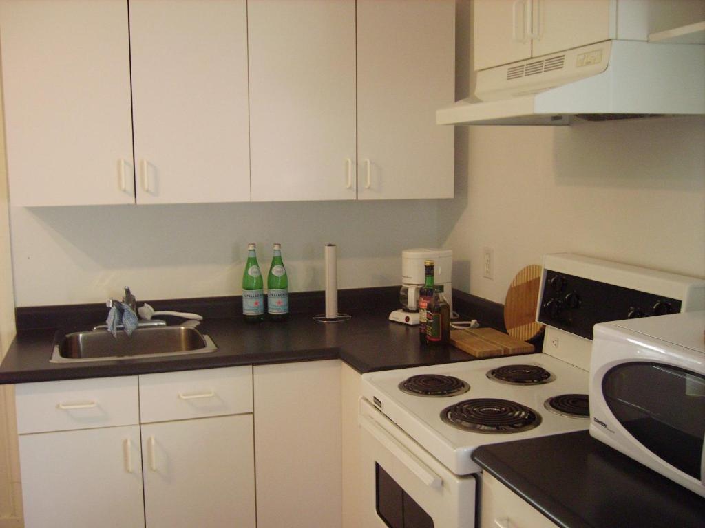 Absolute 1000 Islands Monthly Suites Gananoque Extérieur photo