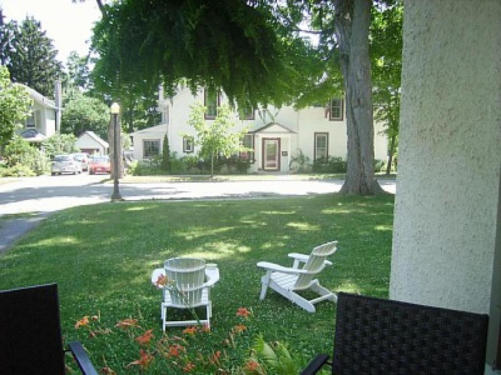 Absolute 1000 Islands Monthly Suites Gananoque Extérieur photo